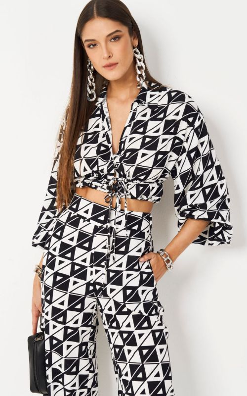 Bicolor Geometric Cropped Shirt - Colcci