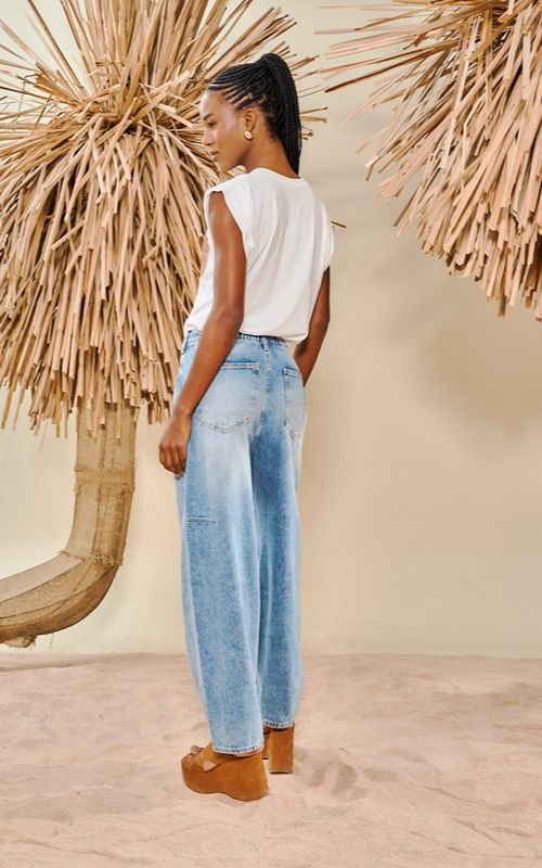Relaxed Barrel Leg Jeans - Open